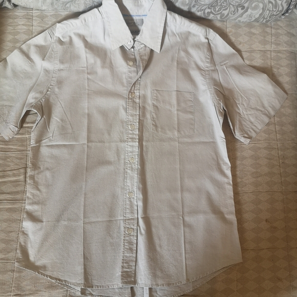 3/$20 Woolworths short sleeve light khaki shirt - Picture 6 of 11
